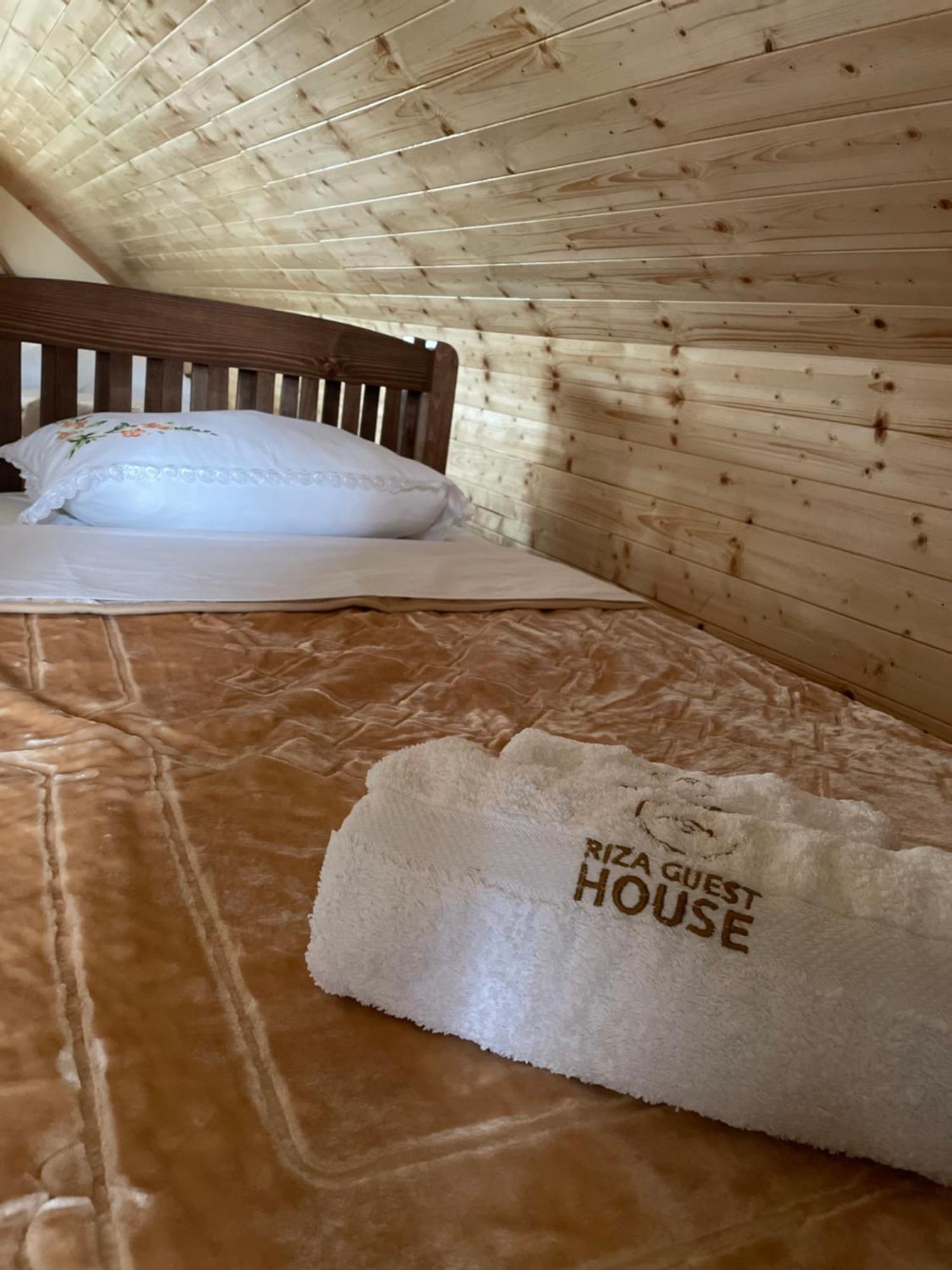 Riza Guest House Puke Exterior photo
