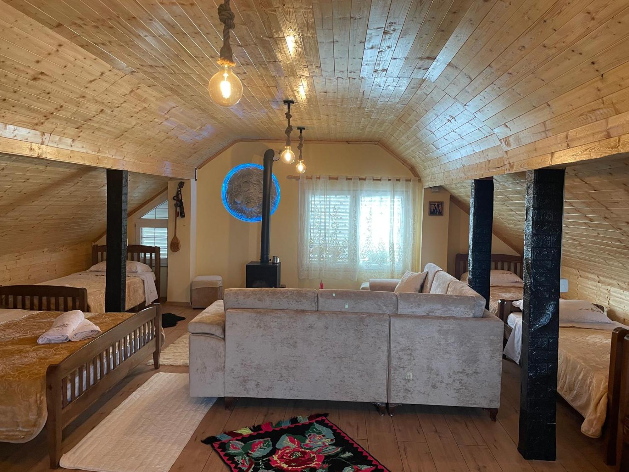 Riza Guest House Puke Exterior photo